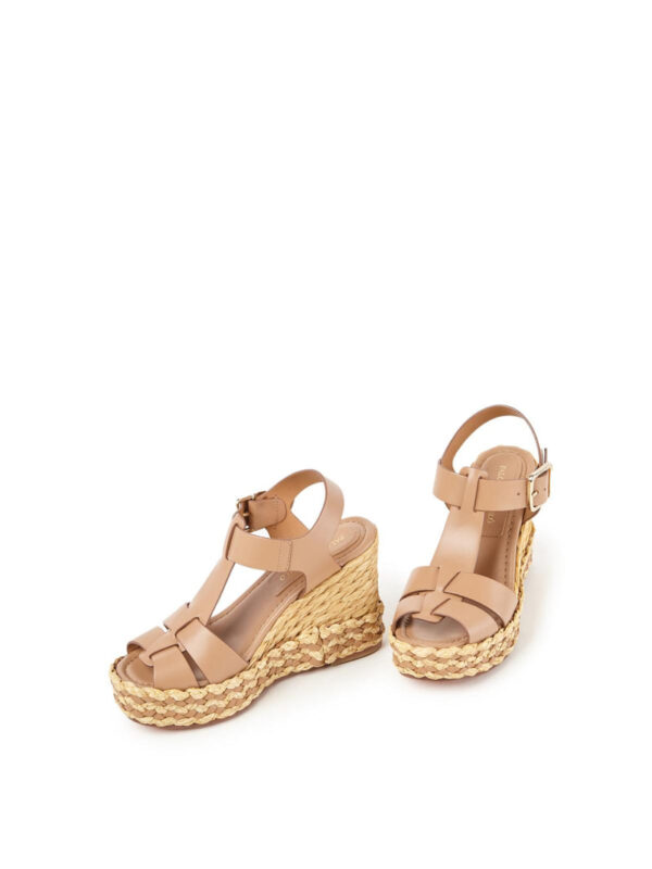 Olivia Camel - Image 2