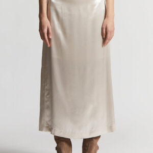 Sjajna satenska suknja