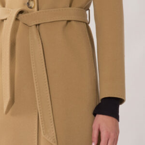 Dugačak kaput sa pojasom