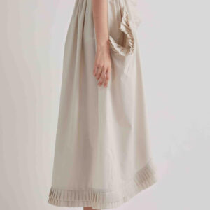 Dugačka suknja sa ukrasnim faltama