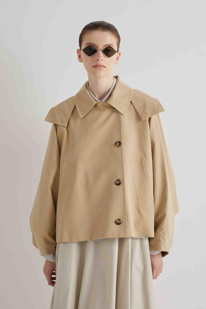 Kratak mantil sa kapuljačom